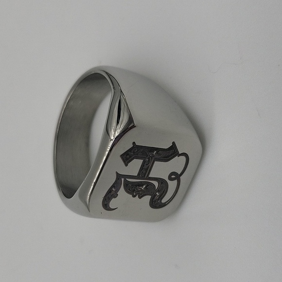 304- Stainless Steel Handmade Men's Ring Letter H Engraved Size 9 NWT - Picture 2 of 8